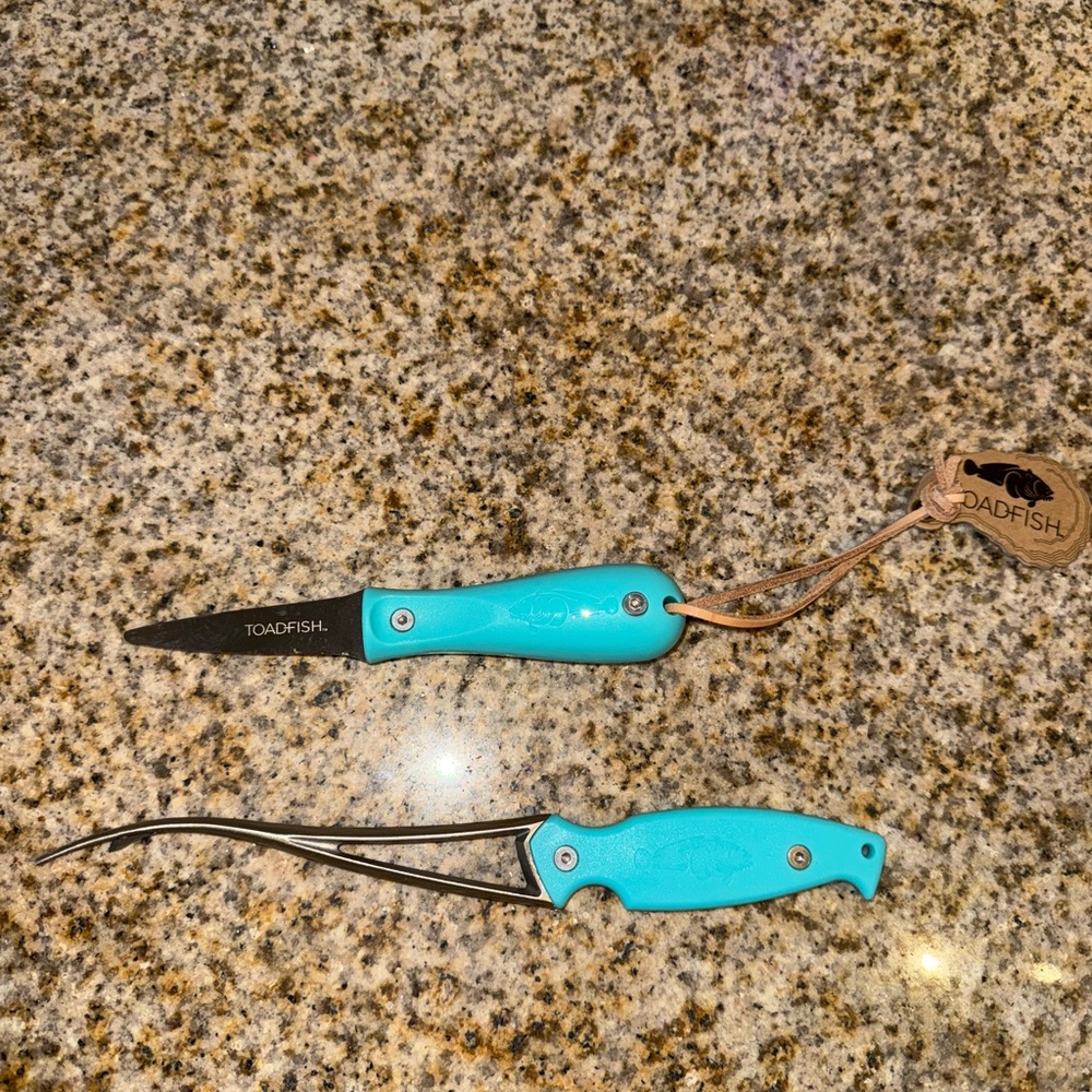 Blue Toadfish shrimp cleaner and knife